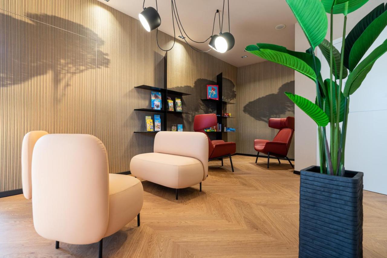 B&B Isabella Milano Marittima Bagian luar foto