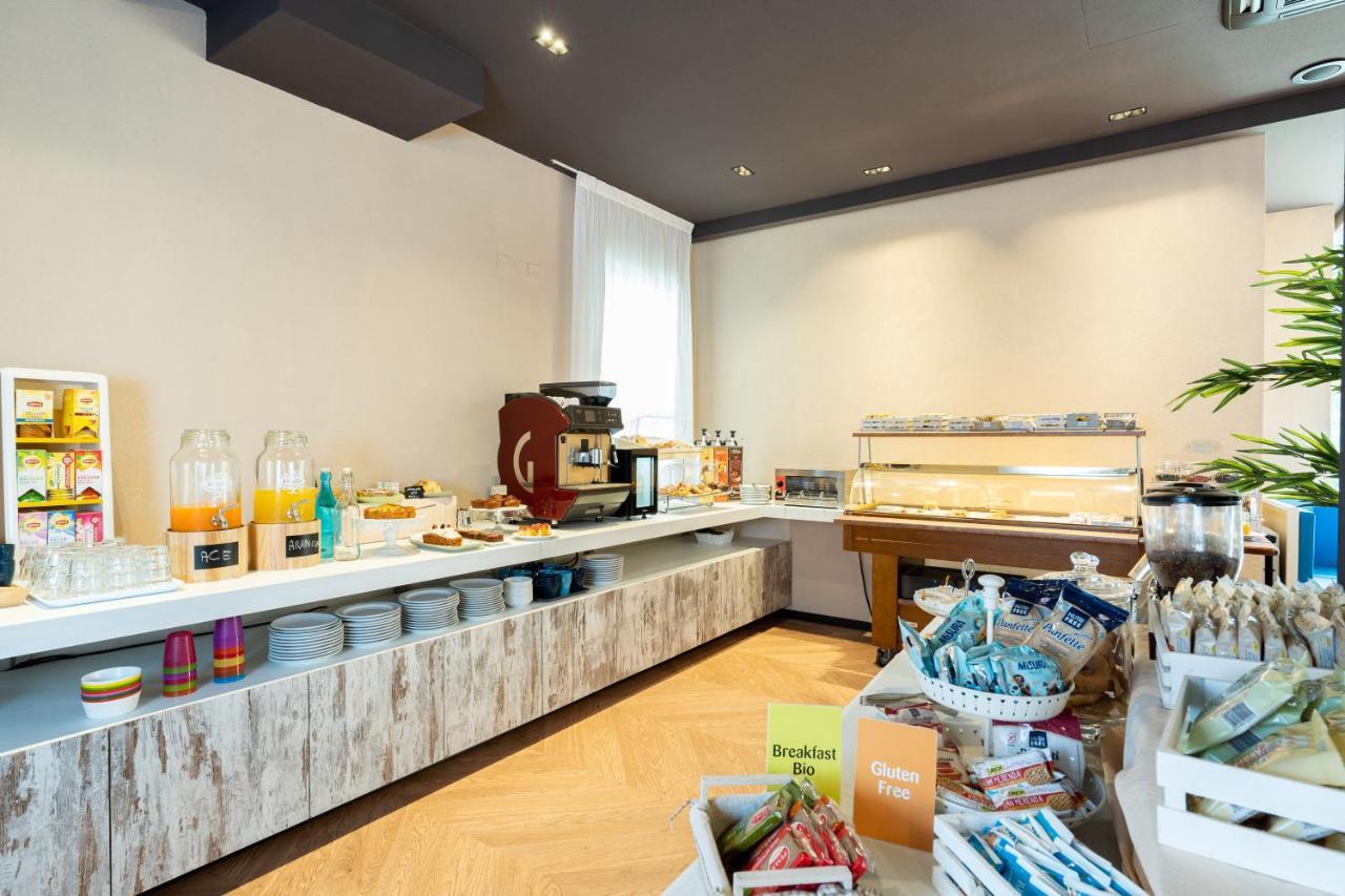 B&B Isabella Milano Marittima Bagian luar foto