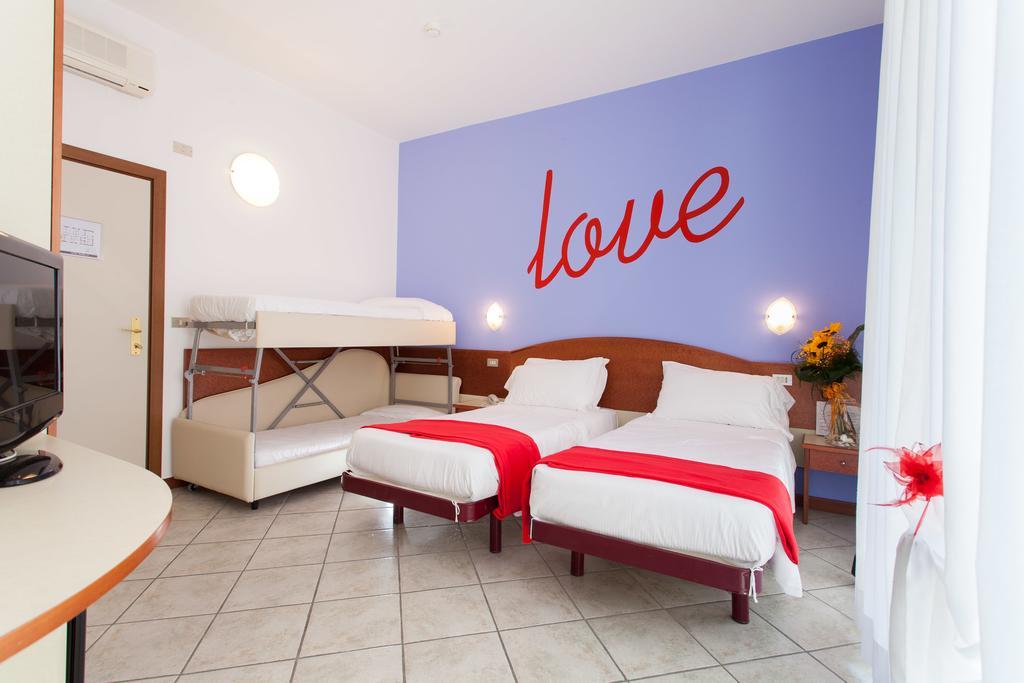 B&B Isabella Milano Marittima Ruang foto