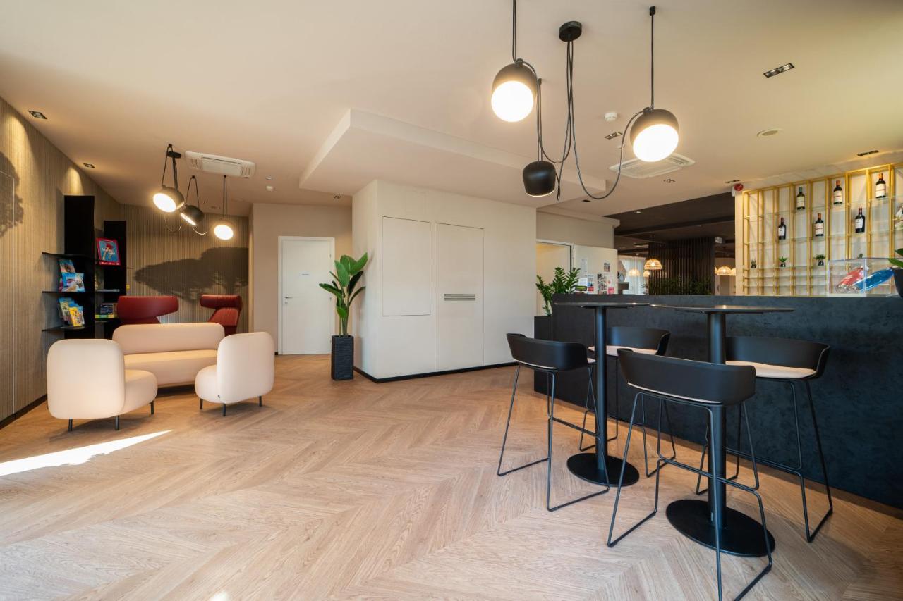 B&B Isabella Milano Marittima Bagian luar foto