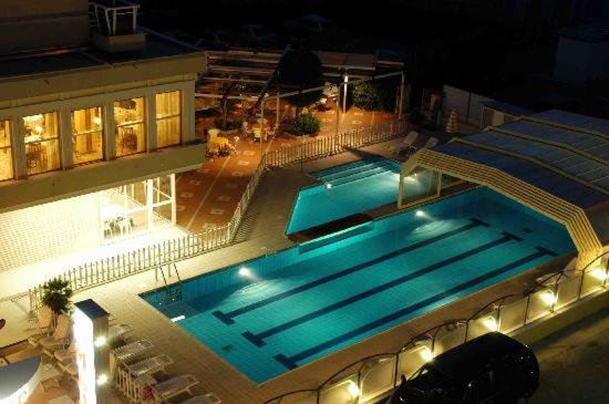 B&B Isabella Milano Marittima Bagian luar foto