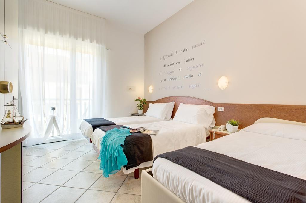 B&B Isabella Milano Marittima Bagian luar foto