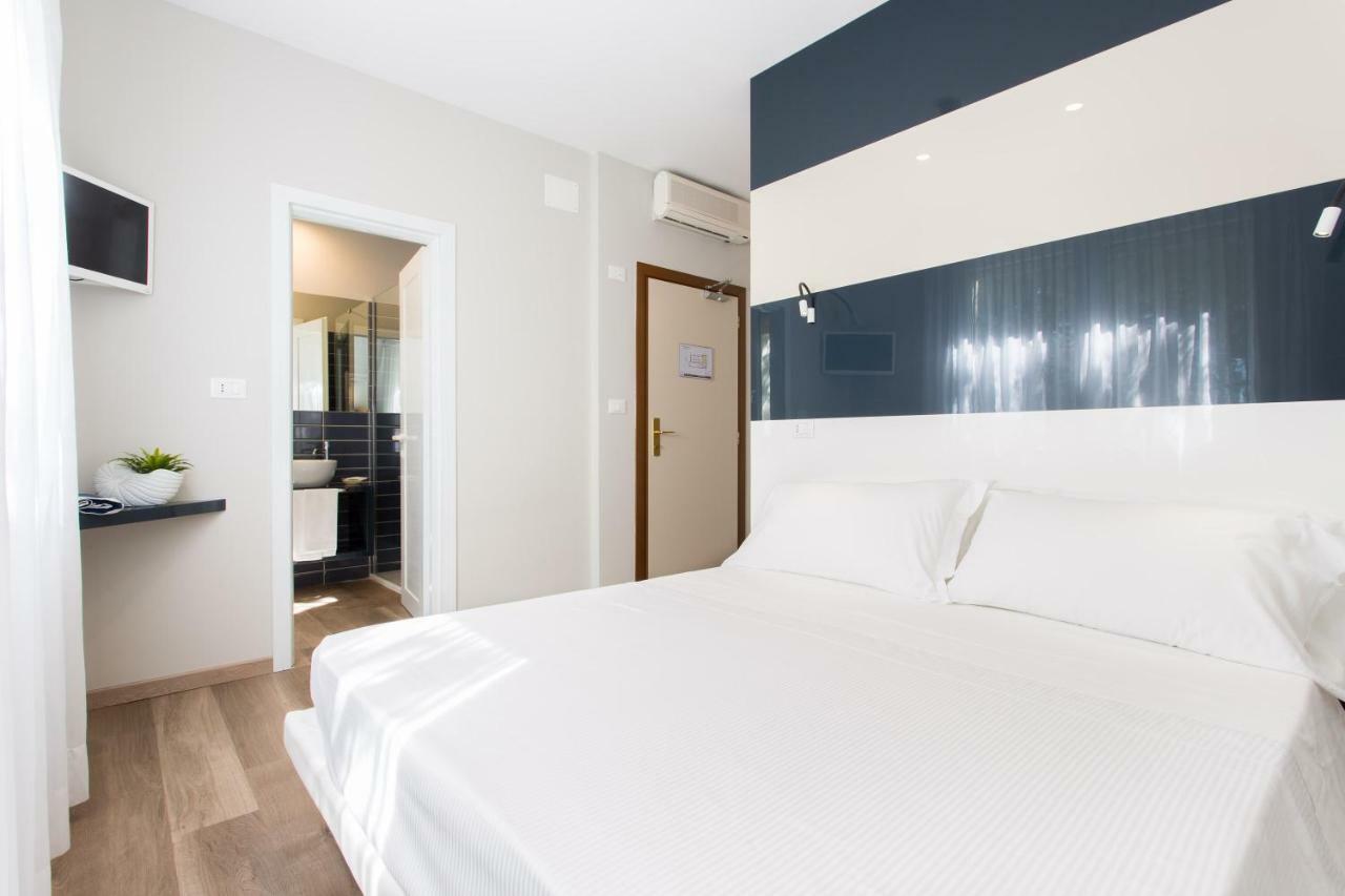 B&B Isabella Milano Marittima Bagian luar foto
