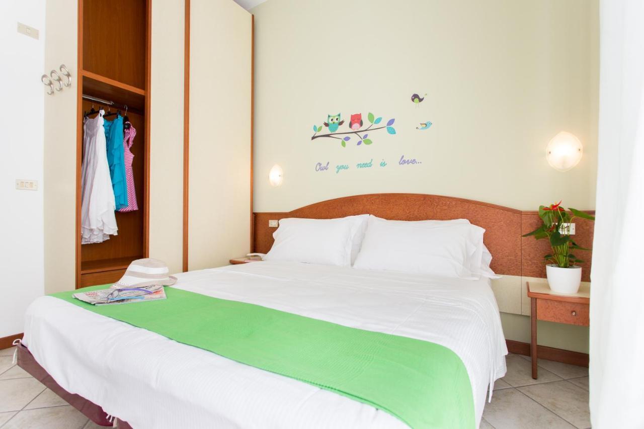 B&B Isabella Milano Marittima Bagian luar foto